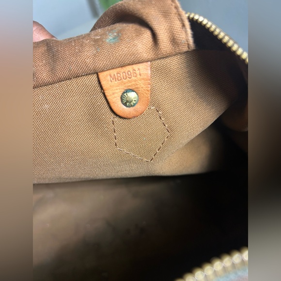 Authentic Louis Vuitton Monogram 30 Speedy Handbag - Picture 7 of 13